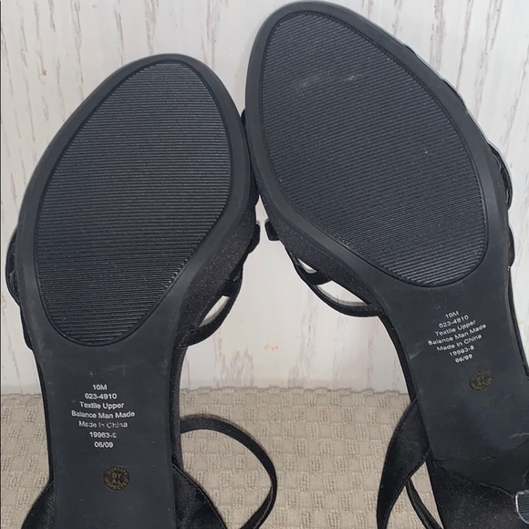 NEW! Jacqueline Ferrar Black Strappy Peacock Sandals - Picture 7 of 8